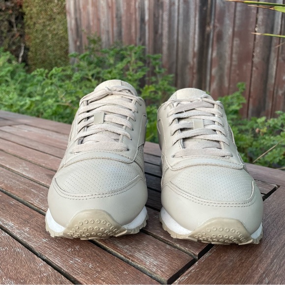 [SOLD] ✨Near New✨ Reebok Classic Leather Sneakers W8.5 / M7 / EU39 - Light Sand - Picture 7 of 12